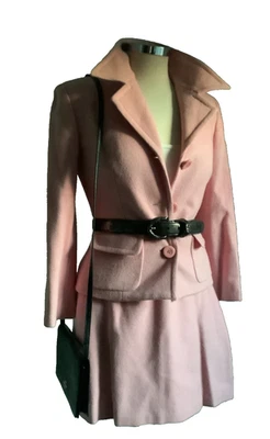 De Colección BEBE Damas S 2 Piezas Rosa Lana Cachemira Traje Abrigo Falda Hecho en EE. UU. COMO NUEVO Foto 1 de 4