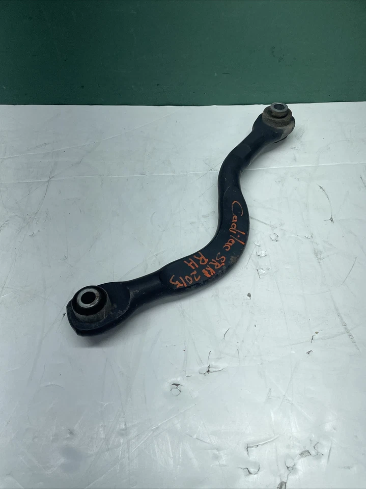 Cadillac SRX 2015 brazo de control superior lateral trasero derecho del pasajero P20837921 Foto 1 de 4