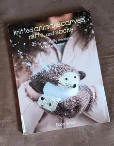 Libro de bufandas, mitones y calcetines de animales tejidos, 35 criaturas esponjosas para tejer y usar - Imagen 1 de 5