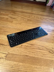Logitech K750 Wireless Solar Keyboard - NO Receiver - Black , Tested Works - Afbeelding 1 van 8