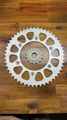 Juego de piñones delanteros y traseros de 49 dientes Honda CRF250X Sunstar 2004-2017 Foto 1 de 4