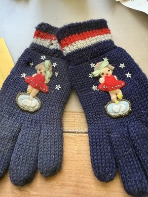 Guantes de punto de colección para niños con niña bailando en la nube Foto 1 de 4