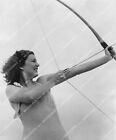 crp-12402 1938 news photo Hilda Knight practices archery at Montauk Point Long I