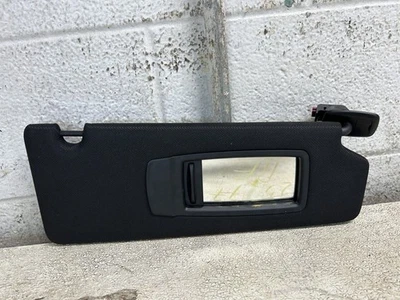 BMW 540I 2020 lado del pasajero parasol de tela negra con espejo retrovisor iluminado Foto 1 de 4