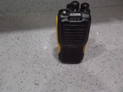 HYT TC-610U(2) UHF 450-470 Mhz 16 Channel Two Way Radio AS-IS - Image 1 of 4