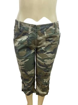 Pantalones cargo capri camuflaje oliva INC para mujer con pedrería talla 6 - Nuevos Foto 1 de 4