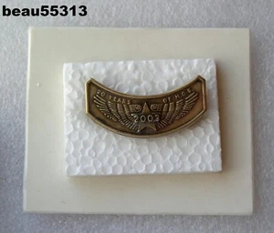 ⭐HARLEY DUEÑOS GRUPO CERDO 100º 20º ROCKER 2003 CHALECO CHAQUETA SOMBRERO PIN 03 - Imagen 1 de 1