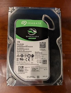 Seagate ST1000DM010 Barracuda Computer 1TB 3.5" SATA III (6.0Gb/s) Desktop Hard - Afbeelding 1 van 2