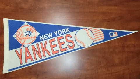 Vintage NEW YORK YANKEES 1980s/1990s MLB Baseball 30" Pennant Cover