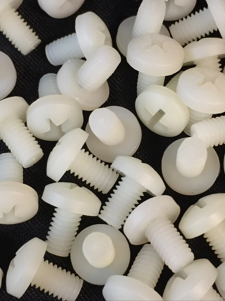 Лот из 100 нейлоновых пластиковых машинных винтов M6-1,00 мм длиной 10 мм с крестообразной панорамной головкой - Изображение 1 из 1