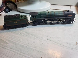 HORNBY 'OO' GAUGE R.063 BR GREEN CLASS 7MT BRITANNIA '70000' LOCOMOTIVE - Picture 1 of 7