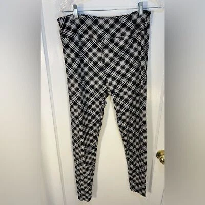LuLaRoe Tall & Curvy Black And White Plaid Pattern Leggins Gently Pre Owned - Image 1 of 4