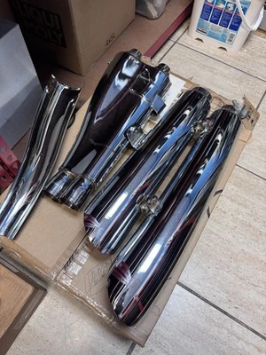 Harley-Davidson OEM V Rod VRSC Vrsca Vrscb Mufflers 65152-01, 65153-01 no dents Foto 1 de 4