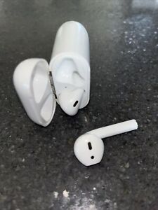Apple AirPods 1st Generation A1523 with Charging Case