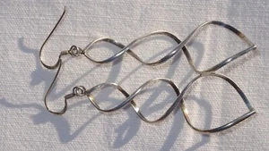 Zauberhafte 925 Sterling Silber gedrehte Wirbel Ohrringe lange Spirale Ohrhänger - Bild 1 von 3