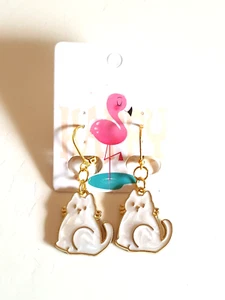 😺Cute White Pearl Enamel Kitty Cat Gold Plated Earrings😺 - Picture 1 of 8