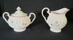 JOHNSON BROTHERS CREAMER AND SUGAR BOWL WITH LID SUMMER CHINTZ HOLLAND ENGLAND - Picture 1 of 3