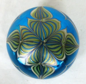 1977 ART NOUVEAU GLASS Iridescent PAPERWEIGHT SIGNED ORIENT & FLUME - Picture 1 of 7