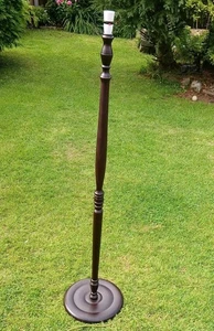 VINTAGE STYLE WOODEN STANDARD LAMP DARK OAK - Picture 1 of 6