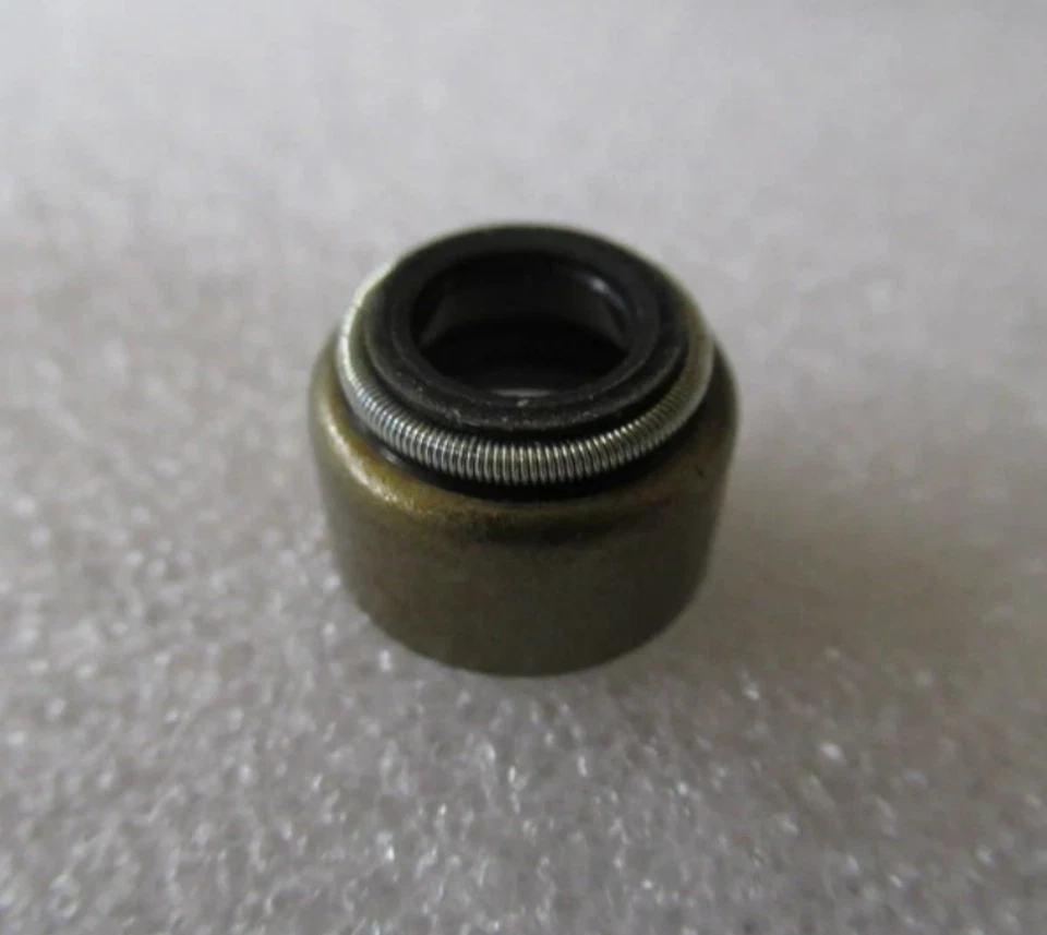 Yamaha XS XT XJ XV YFM 1977-2014 SELLO GUÍA DE VÁLVULA FABRICANTE ORIGINAL 1J7-12119-01 CANTIDAD 2 Foto 1 de 1