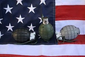 3 GRANADAS DE JUGUETE con SOMBRERO DE SONIDO PARCHE FLASH PARCHE EJÉRCITO MARINA MARINA MARINES USCG - Imagen 1 de 1