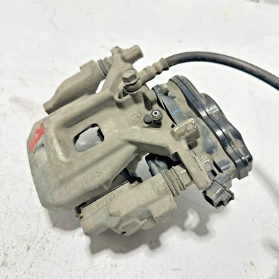 TOYOTA CAMRY 2018-2024 ЗАДНИЙ ПАССАЖИРСКИЙ БОКОВОЙ ТОРМОЗ СУППОРТ И ПРИВОД ЭЛЕКТРИЧЕСКИЙ OEM - Изображение 1 из 4