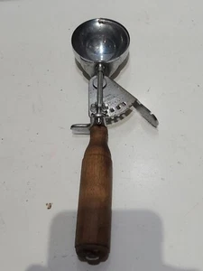 Vintage Wood Handle Hamilton Beach Ice Cream Scoop Model 60 Made in USA! - Picture 1 of 5