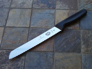 Victorinox Bread/Bakers Knife 7 Inch Serrated Blade Fibrox Non-Slip Handle  New - Picture 1 of 1