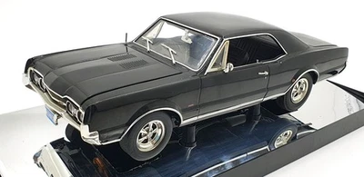 Highway 61 1/18 Scale 50118 - 1967 Oldsmobile 4-4-2 Coupe - Black - Image 1 of 4