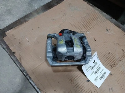 Chevrolet Tahoe 2025 pasajero pinza derecha 3034278 Foto 1 de 4