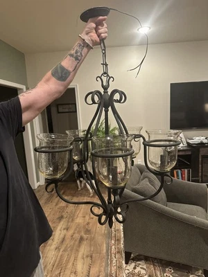 Lámpara de araña de un solo nivel de hierro desgastado Sea Gull Manor House con globos ámbar Foto 1 de 4