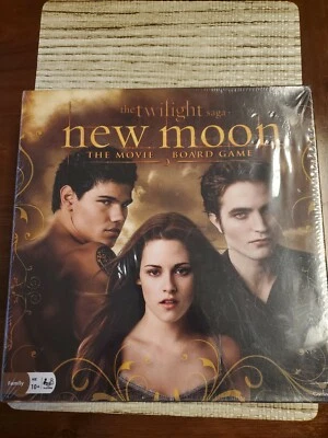 Unopened - THE TWILIGHT SAGA - NEW MOON THE BOARD GAME - Image 1 of 2
