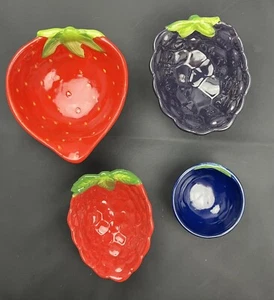 New Pier 1 Nesting Measuring Dishes Berries Stacking Cottagecore Country Kitchen - Picture 1 of 18