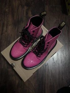 Dr. Martens Damen Gr. 6 Luana Airwair Hot Pink Beschichtet Glitzer Neu Neu - Bild 1 von 13