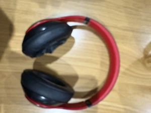 Beats Studio 3 Wireless Headphones Over-Ear Defiant Black-Red - Picture 1 of 5