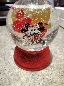 Disney Mickey & Minnie Mouse Valentine beleuchtete motorisierte Schneekugel FUNKTIONIERT - Bild 1 von 3