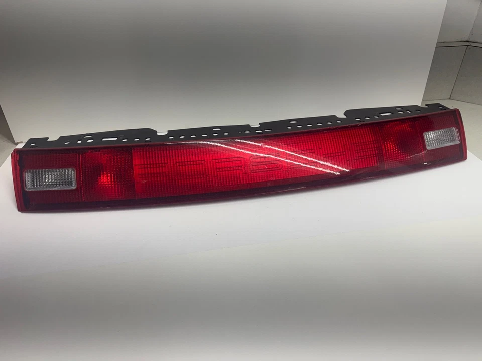 Porsche 911 993 Carrera 1995 1996 1997 1998 reflector central OE usado 99363114000 Foto 1 de 4