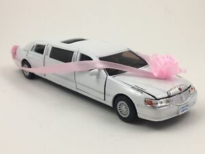 Lincoln Town Car Stretch 1999, Diecast pull back action toy car Kinsmart, 1/38