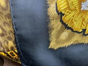 CASCHI HERMES ET PLUMETS DESIGN JULIA ABADIE FIRMATI IN STAMPA - Foto 1 di 8