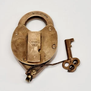 YALE & TOWNE herzförmiges Messing Vorhängeschloss mit Kleeblattschlüssel - antikes Schloss - funktioniert! - Bild 1 von 8