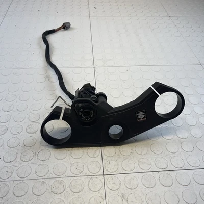 2007-2008 SUZUKI GSXR 1000 OEM USED UPPER TRIPLE TREE WITH IGNITION NO KEY - Imagem 1 de 4