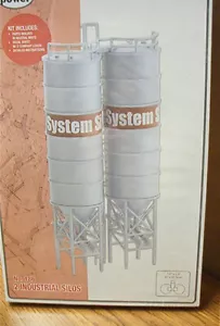 MODEL POWER 2 INDUSTRIAL SILOS HO SCALE BUILDING KIT No. 186 - Picture 1 of 2