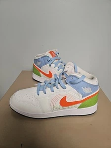 Nike Air Jordan 1 Mid Stitch GS 7y Damen 8,5 DX2462-100 NEU Grün Orange Blau SE - Bild 1 von 18
