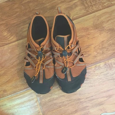 Chaco 水上远足鞋 Ecotread 儿童 4 橙色黑色性能舒适凉鞋 — 第 1/4 张图片