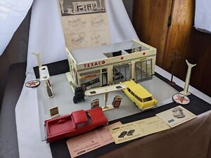 Vintage 1960's Buddy L Toy Texaco Service Gas Station Play Set 5301-SPD-325