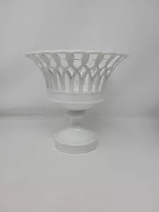 French 1830s Footed White Porcelain Reticulated Basket - Picture 1 of 10