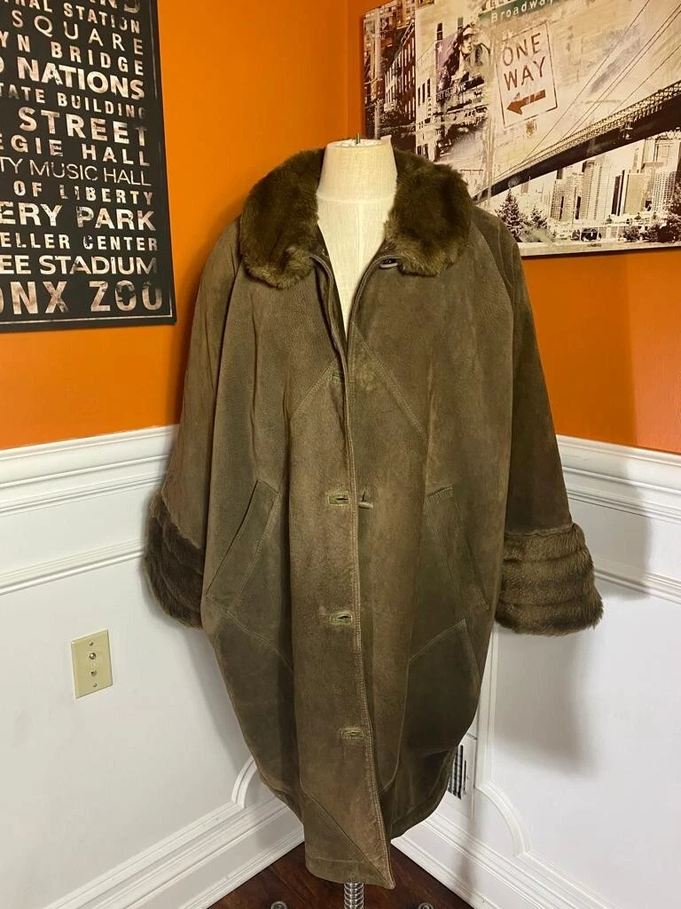 Giorgio Armani Coats, Jackets & Vests for Fur Outer Shell Women