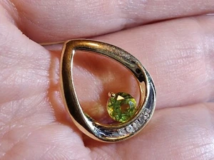 14k Solid Yellow Gold Peridot and Diamond Pendant 2 Grams - Picture 1 of 4