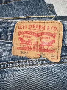 Levis Jeans Men 36x32 Blue 505 Regular Fit Straight Leg Medium Wash Tag 36x32 - Picture 1 of 7