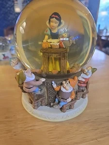 Disney Cenicienta Blancanieves 7 Enanos Musical Globo de Nieve Hacer Pastel Excelente Estado - Imagen 1 de 6